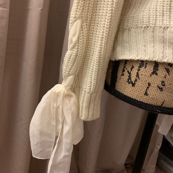Cream knit sweater in Size Small - Picture 3 of 4